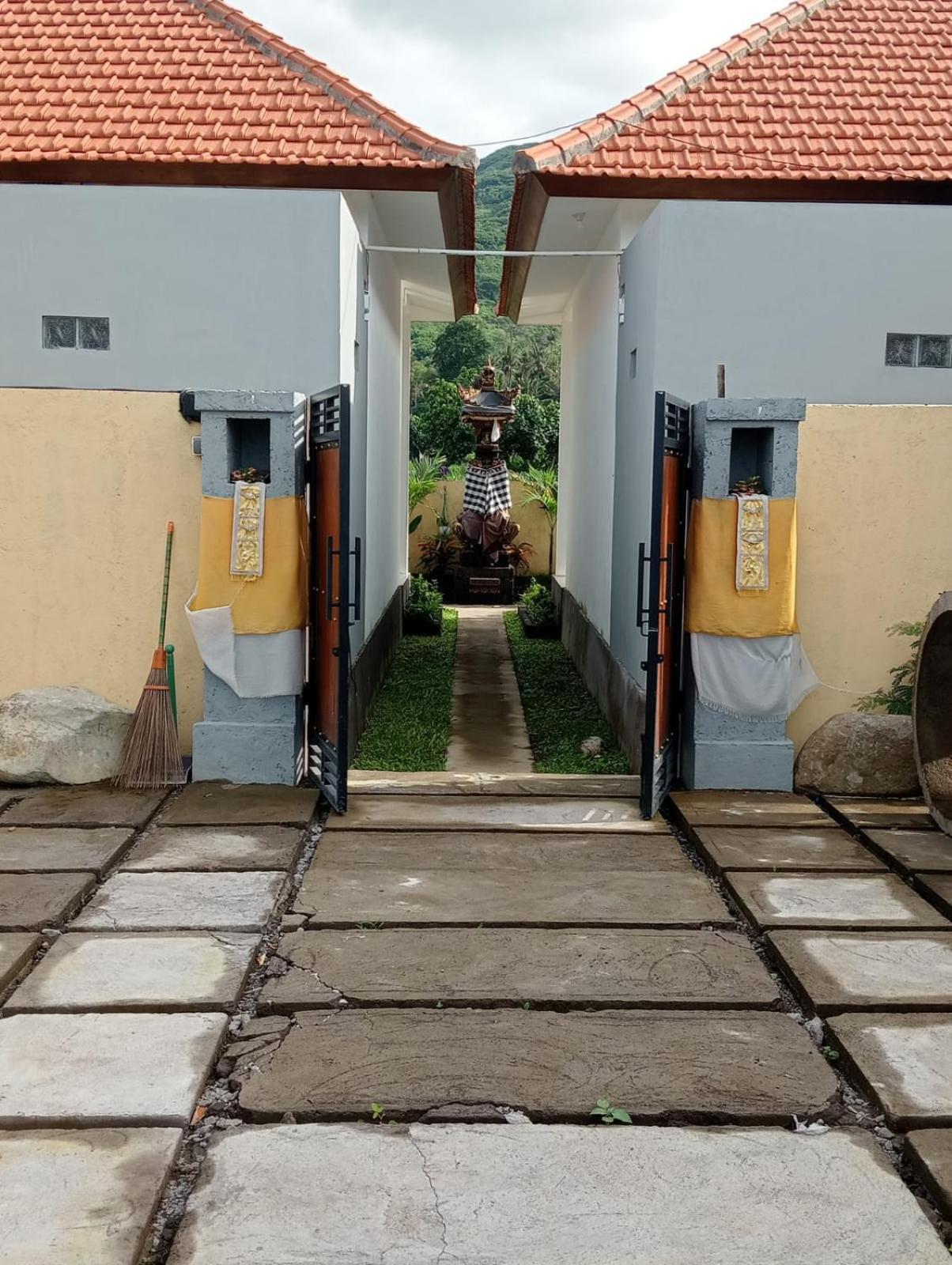 Amed Yudhadewata Hotell Exteriör bild